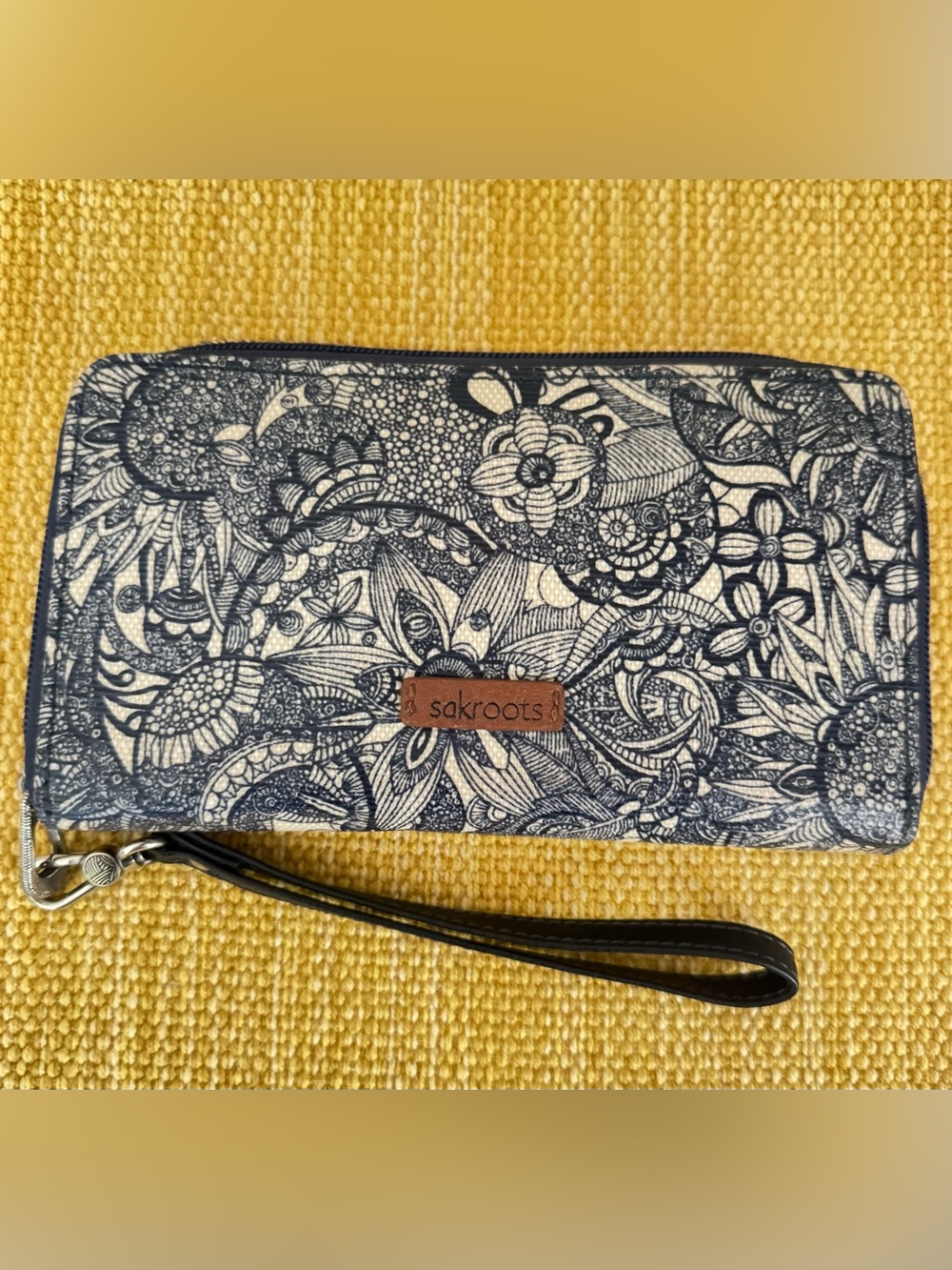 Sakroots Navy and Cream Floral Zip Wristlet/Wallet with Strap - Picture 1 of 7